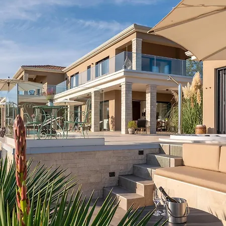 Christall Tatil Evi *